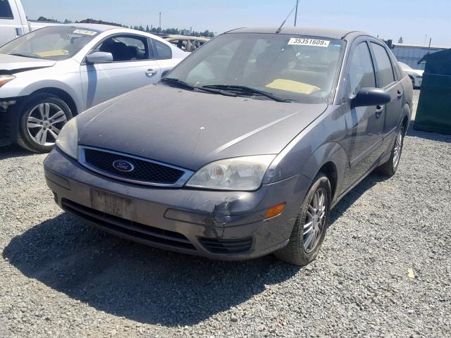 1FAFP34N27W267537 - 2007 FORD FOCUS ZX4 GRAY photo 2