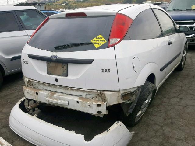 3FAFP31Z43R193722 - 2003 FORD FOCUS ZX3 WHITE photo 4