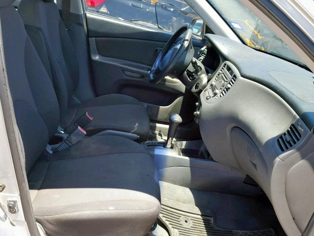 KNADE123566073660 - 2006 KIA RIO SILVER photo 5