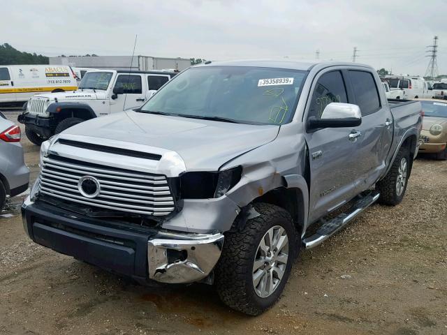 5TFHW5F14HX651603 - 2017 TOYOTA TUNDRA CRE SILVER photo 2