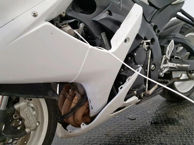 JS1GR7MA8D2101324 - 2013 SUZUKI GSX-R750 WHITE photo 16