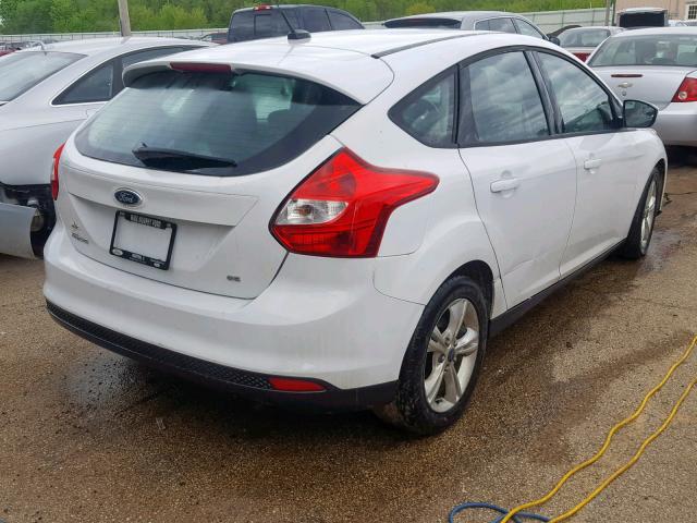 1FAHP3K24CL382301 - 2012 FORD FOCUS SE WHITE photo 4