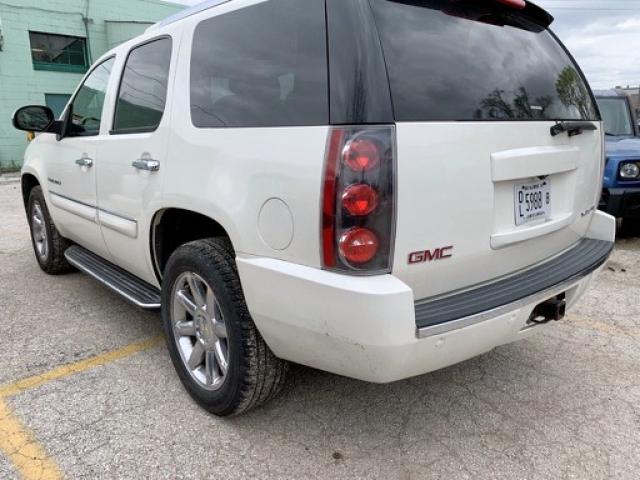 1GKFK63818J193861 - 2008 GMC YUKON DENA WHITE photo 3