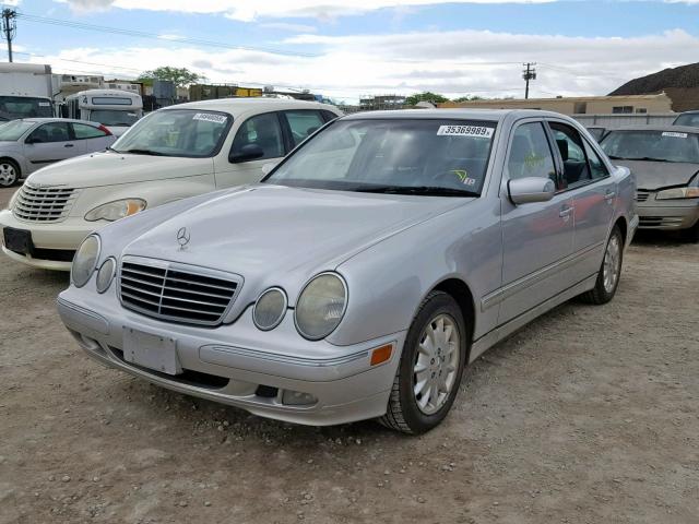 WDBJF65J7YB064509 - 2000 MERCEDES-BENZ E 320 SILVER photo 2