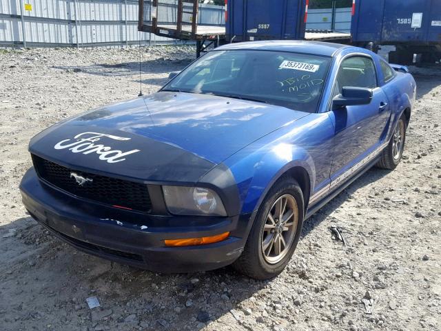 1ZVFT80N055149818 - 2005 FORD MUSTANG BLUE photo 2