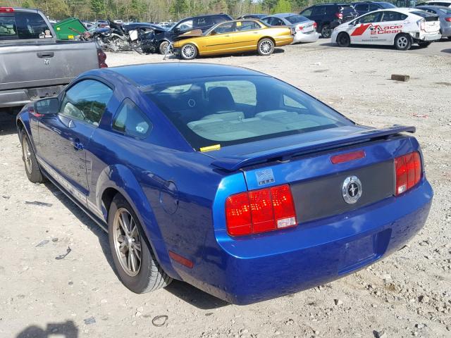 1ZVFT80N055149818 - 2005 FORD MUSTANG BLUE photo 3