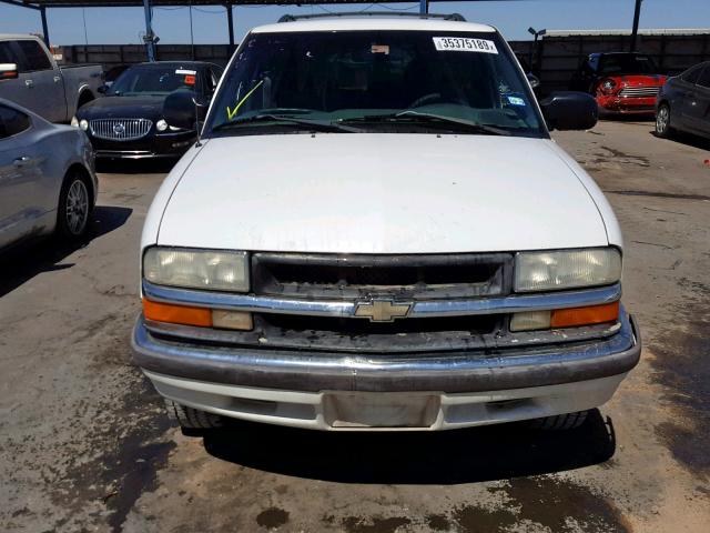 1GNCS18W01K123235 - 2001 CHEVROLET BLAZER WHITE photo 10