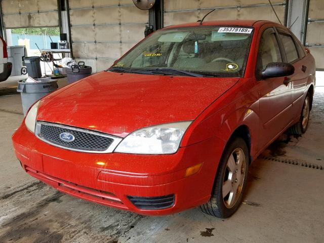 1FAHP34N17W231573 - 2007 FORD FOCUS ZX4 RED photo 2