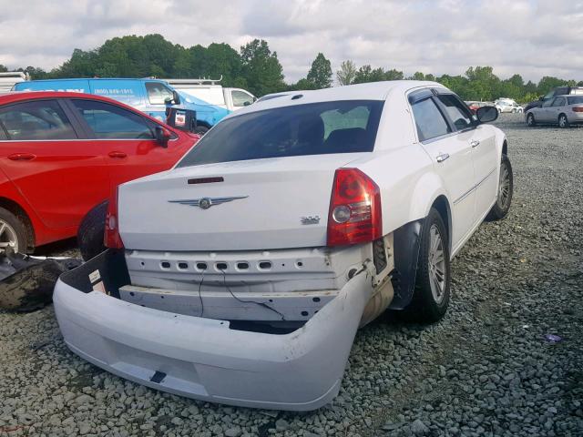 2C3CA5CV4AH326142 - 2010 CHRYSLER 300 TOURIN WHITE photo 4