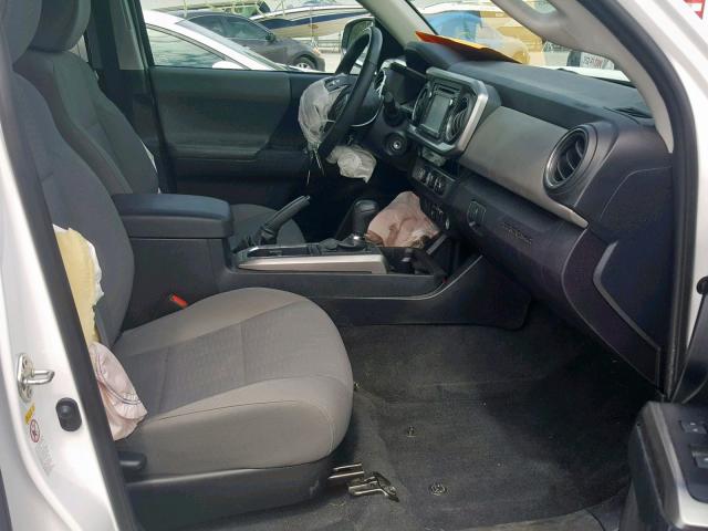 3TMAZ5CN1JM062407 - 2018 TOYOTA TACOMA DOU WHITE photo 5