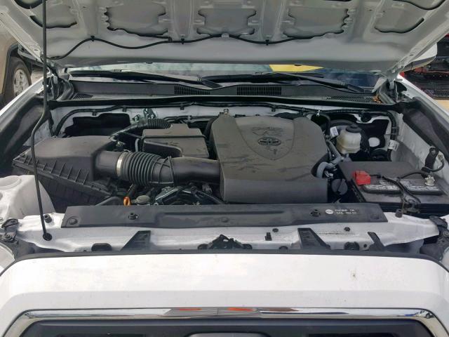 3TMAZ5CN1JM062407 - 2018 TOYOTA TACOMA DOU WHITE photo 7