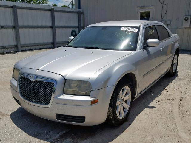 2C3LA43R36H272823 - 2006 CHRYSLER 300 SILVER photo 2