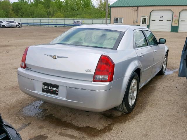 2C3KA53G36H510556 - 2006 CHRYSLER 300 TOURIN SILVER photo 4