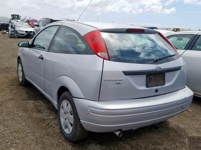 1FAHP31N77W207962 - 2007 FORD FOCUS ZX3 SILVER photo 3