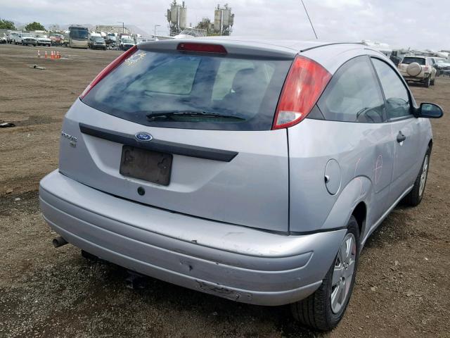 1FAHP31N77W207962 - 2007 FORD FOCUS ZX3 SILVER photo 4