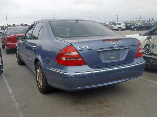 WDBUF65J44A584356 - 2004 MERCEDES-BENZ E 320 BLUE photo 3