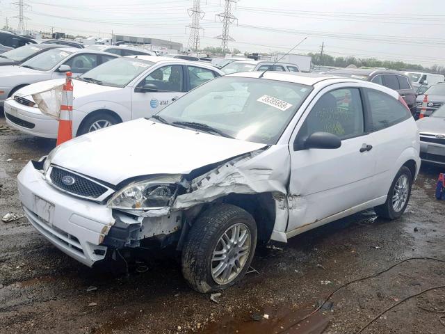 1FAFP31N97W332470 - 2007 FORD FOCUS ZX3 WHITE photo 2