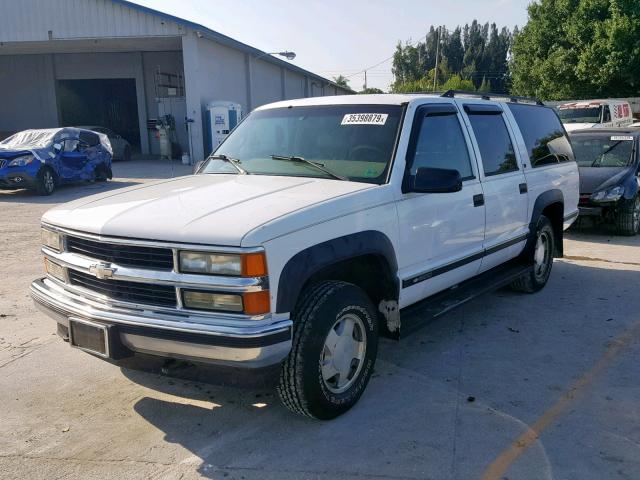 1GNFK16R9WJ301439 - 1998 CHEVROLET SUBURBAN WHITE photo 2