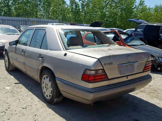 WDBEA32E3RC149266 - 1994 MERCEDES-BENZ E 320 SILVER photo 3