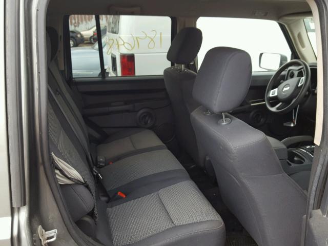 1J8HG48K48C159215 - 2008 JEEP COMMANDER GRAY photo 6
