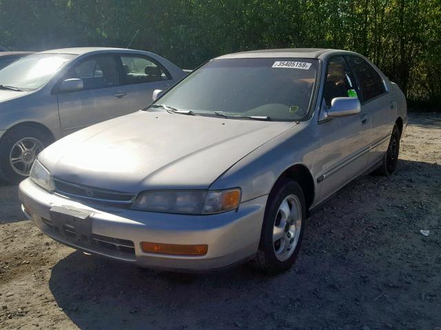 1HGCD5607VA112299 - 1997 HONDA ACCORD SILVER photo 2