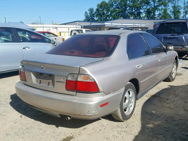 1HGCD5607VA112299 - 1997 HONDA ACCORD SILVER photo 4