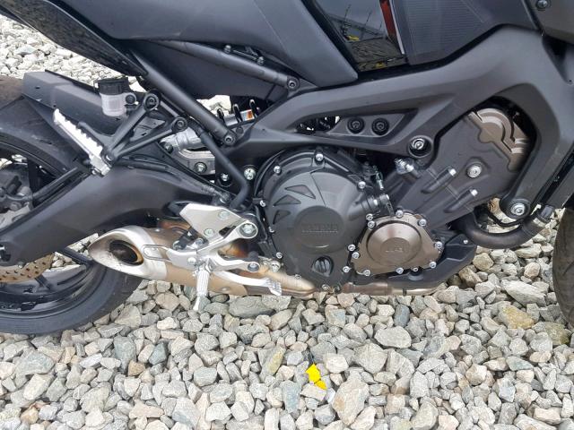 JYARN33E0GA011100 - 2016 YAMAHA FZ09 BLACK photo 7