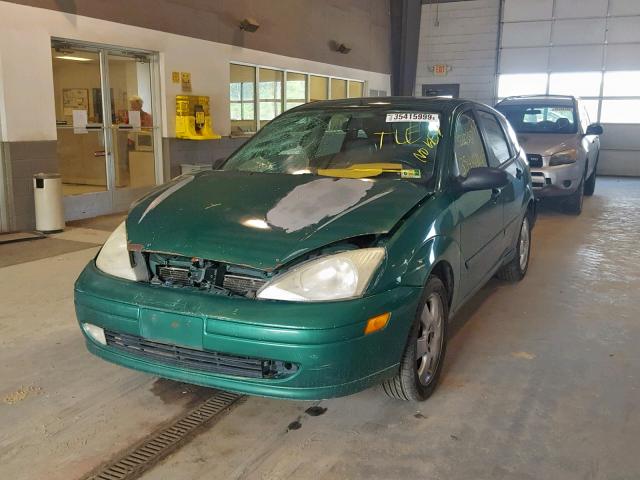 3FAFP37342R126586 - 2002 FORD FOCUS ZX5 GREEN photo 2