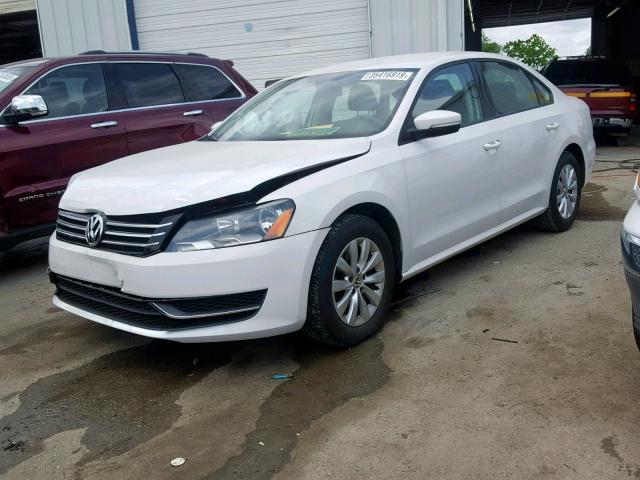 1VWAH7A37CC107609 - 2012 VOLKSWAGEN PASSAT S WHITE photo 2