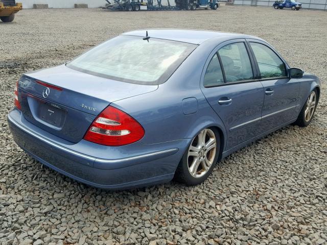 WDBUF83J25X175592 - 2005 MERCEDES-BENZ E 500 4MAT BLUE photo 4