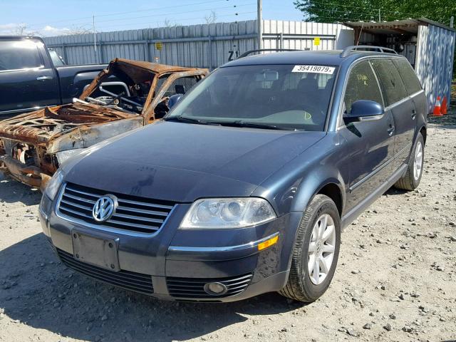 WVWVD63B54E233388 - 2004 VOLKSWAGEN PASSAT GLS BLUE photo 2