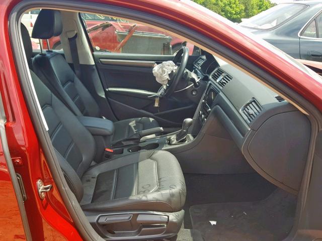 1VWDT7A38HC053160 - 2017 VOLKSWAGEN PASSAT R-L RED photo 5