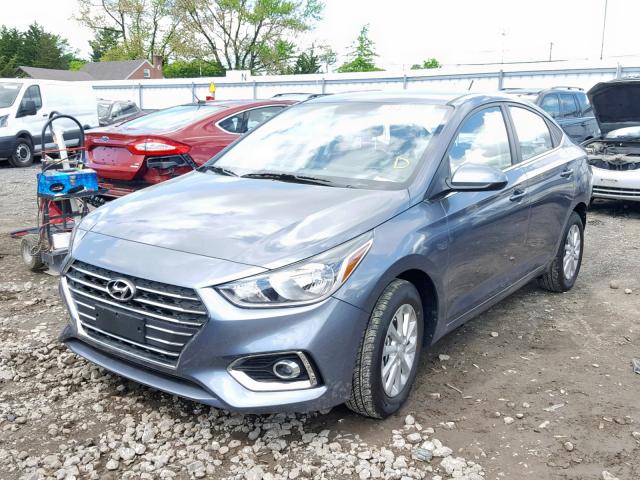 3KPC24A39KE058352 - 2019 HYUNDAI ACCENT SE GRAY photo 2