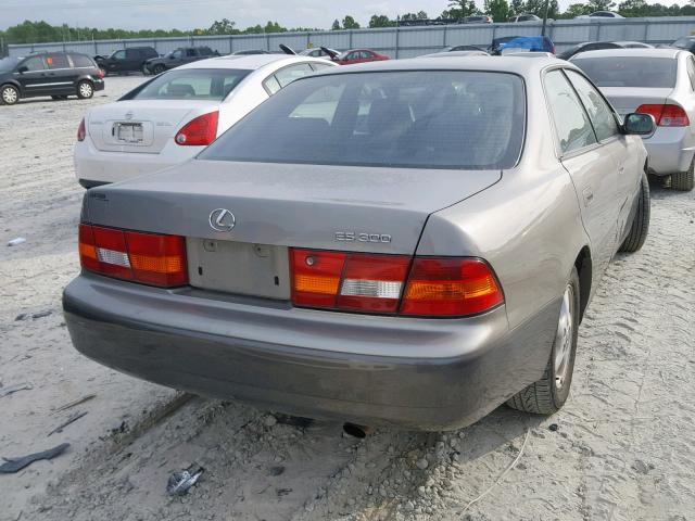 JT8BF28G5X0179570 - 1999 LEXUS ES 300 SILVER photo 4