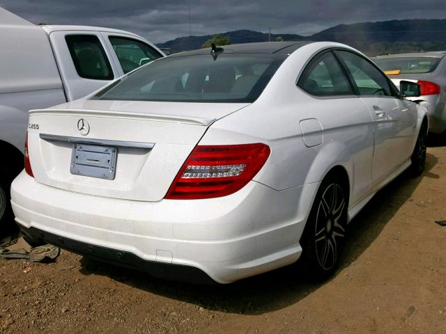 WDDGJ4HB5DF958200 - 2013 MERCEDES-BENZ C 250 WHITE photo 4