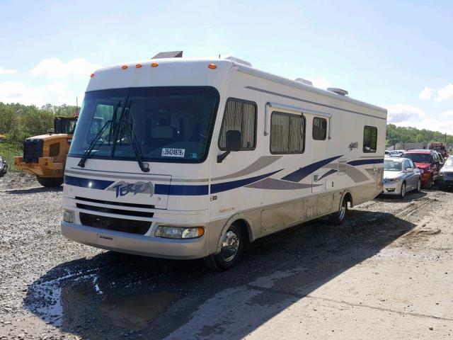 5B4KP57G733356166 - 2003 WORKHORSE CUSTOM CHASSIS MOTORHOME WHITE photo 2