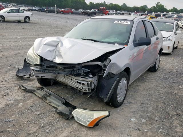 1FAHP34N68W264859 - 2008 FORD FOCUS S/SE SILVER photo 2