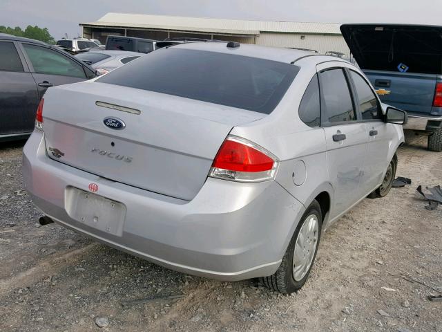 1FAHP34N68W264859 - 2008 FORD FOCUS S/SE SILVER photo 4