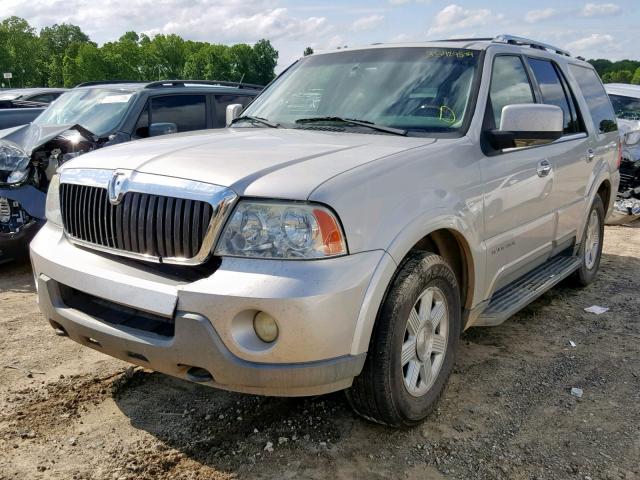 5LMFU27R44LJ22534 - 2004 LINCOLN NAVIGATOR SILVER photo 2