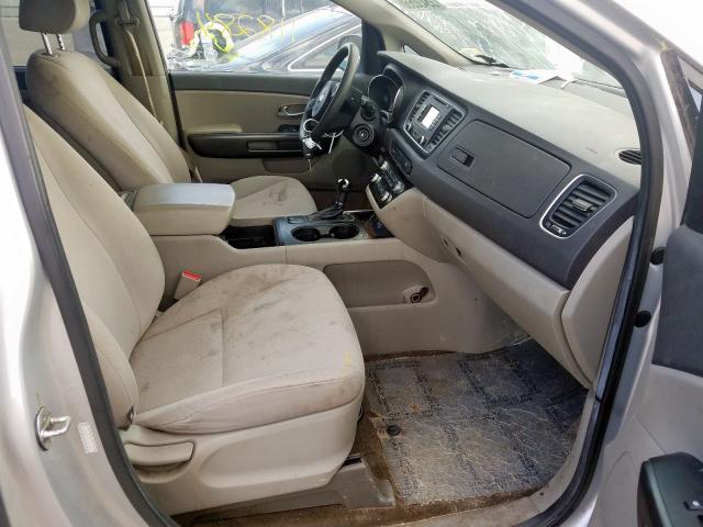 KNDMB5C11G6111998 - 2016 KIA SEDONA LX  photo 5