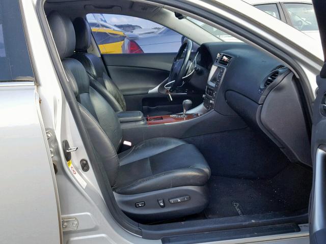 JTHBE262772008012 - 2007 LEXUS IS 350 SILVER photo 5