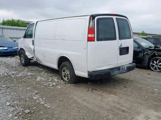 1GTFG15X261235617 - 2006 GMC SAVANA G15 WHITE photo 3