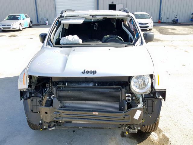 ZACCJBAB5JPJ07429 - 2018 JEEP RENEGADE S ვერცხლისფერი ფოტო 9