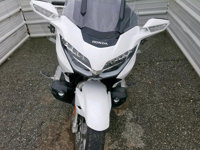 JH2SC7951JK000870 - 2018 HONDA GL1800 D WHITE photo 9