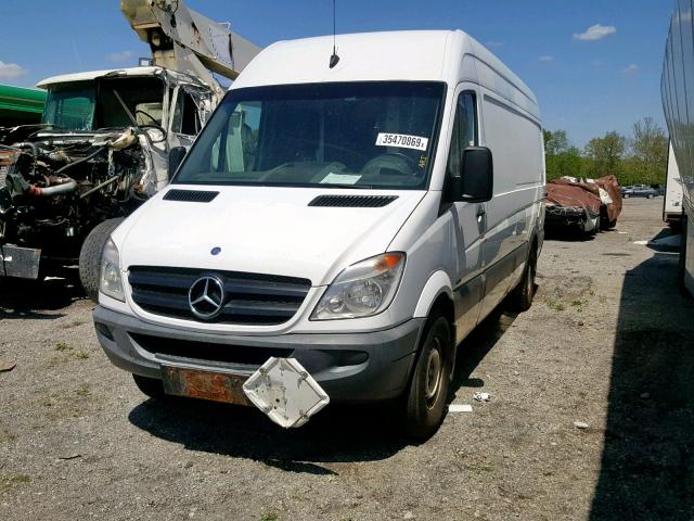 WD3PE8CB0B5587022 - 2011 MERCEDES-BENZ SPRINTER 2 WHITE photo 2