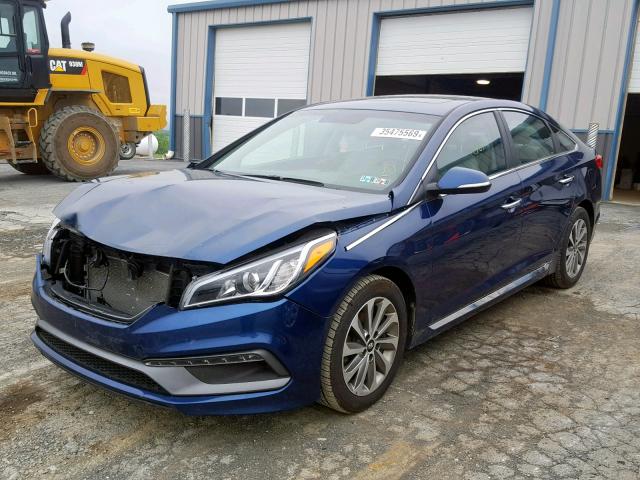 5NPE34AF8HH585805 - 2017 HYUNDAI SONATA SPO BLUE photo 2