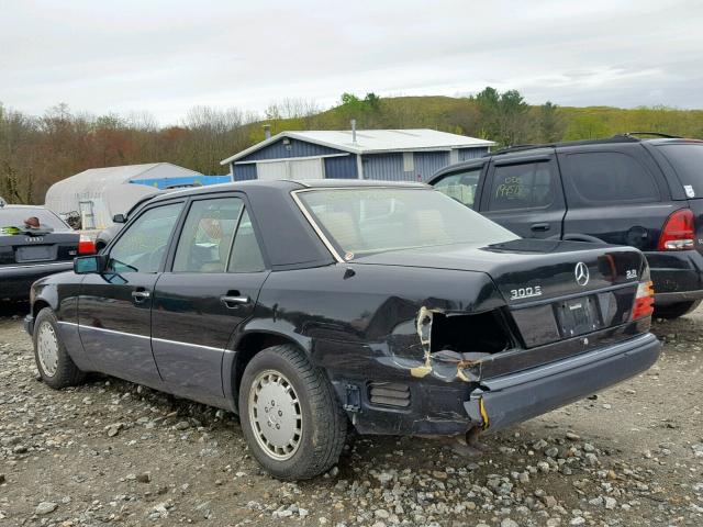 WDBEA28E6PB870976 - 1993 MERCEDES-BENZ 300 E 2.8 BLACK photo 3