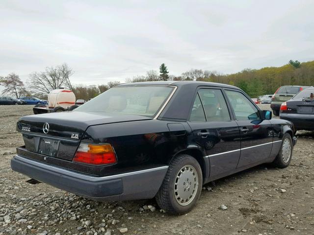 WDBEA28E6PB870976 - 1993 MERCEDES-BENZ 300 E 2.8 BLACK photo 4