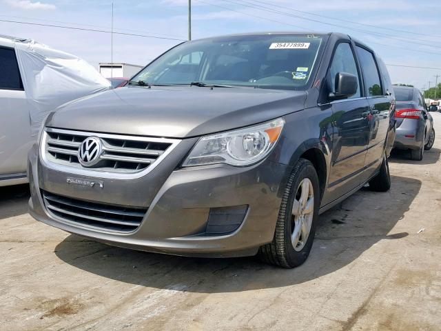 2V4RW3D11AR333458 - 2010 VOLKSWAGEN ROUTAN SE GRAY photo 2