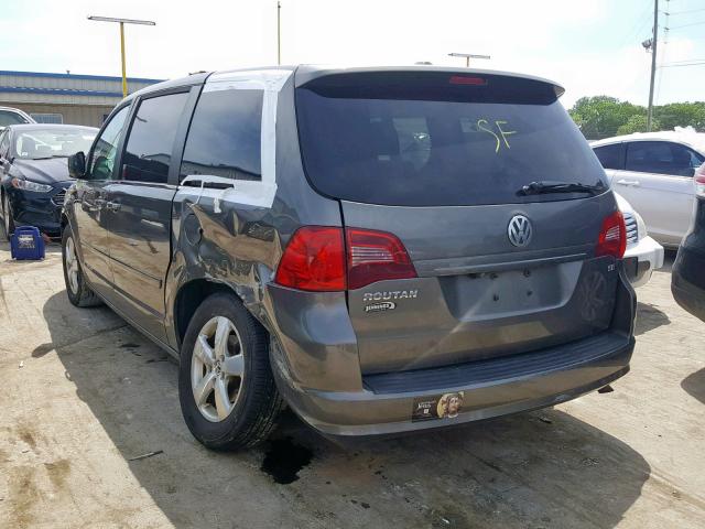 2V4RW3D11AR333458 - 2010 VOLKSWAGEN ROUTAN SE GRAY photo 3